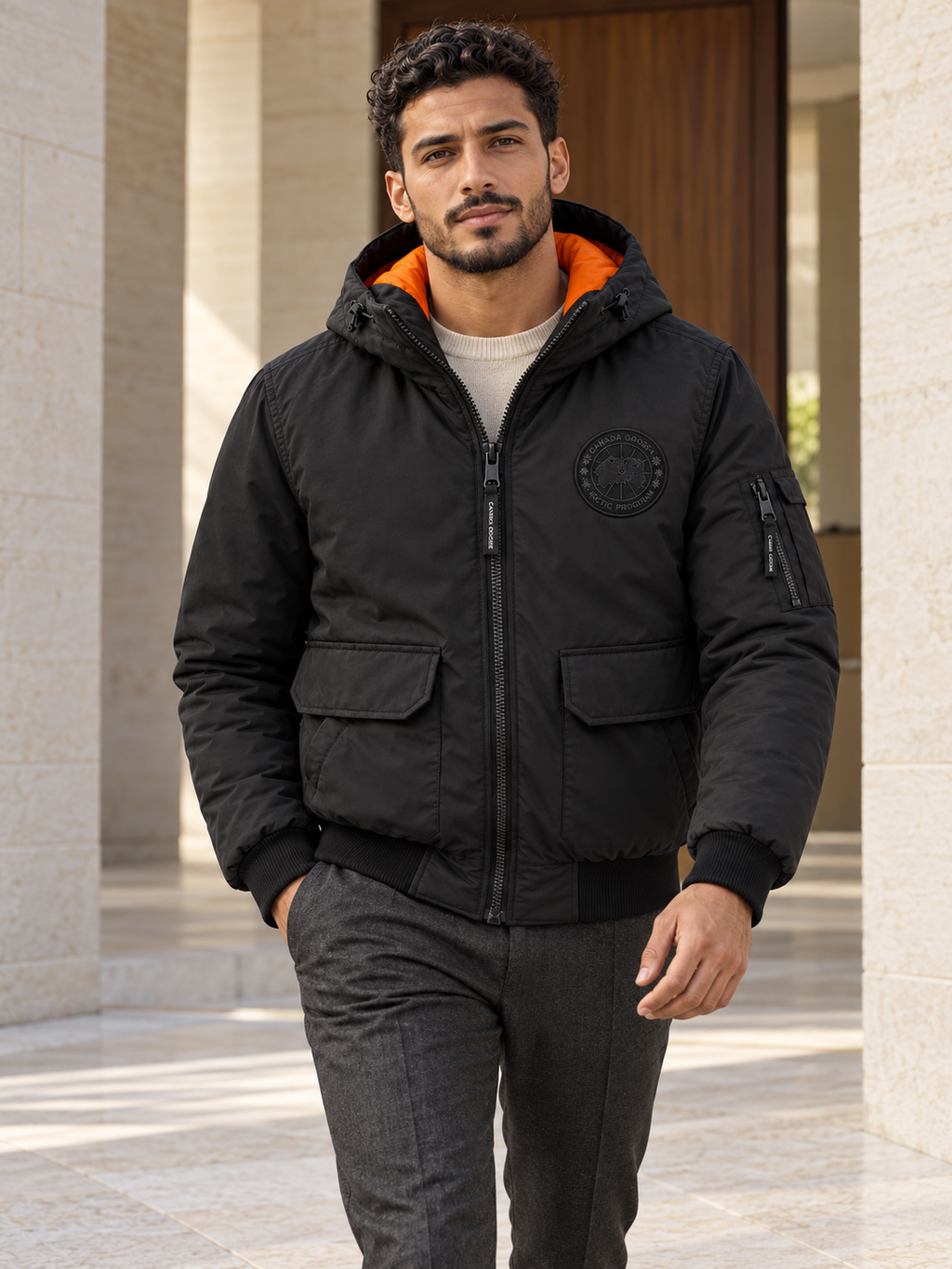 Bomber noir à capuche — Doublure orange